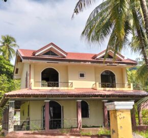 Beach House and Lot for Sale